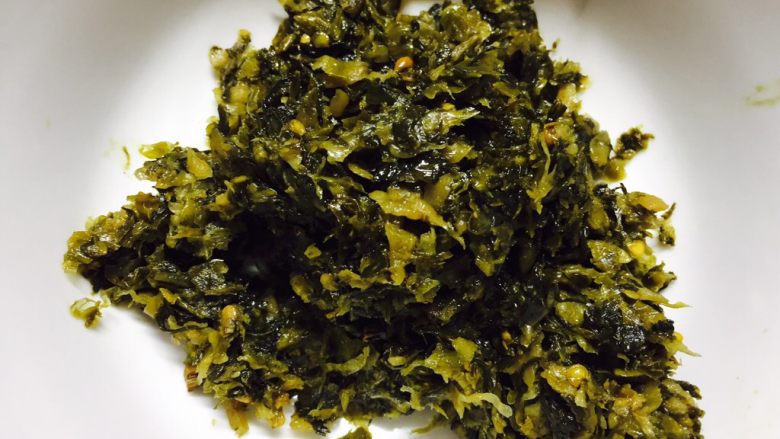 腊肠豆角炒酸菜,酸菜如图,是那种没有杆子的酸菜