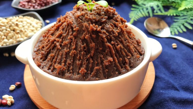 薏米红豆沙~中秋必备的健康馅料,虽然过程有点累,但自己做的健康放心!
辛苦点,值得!因为健康才是真正的财富!
