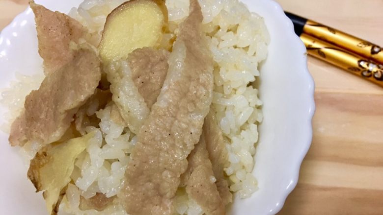 麻油松阪豬肉拌飯,好吃充滿層次的口感「麻油松阪豬肉拌飯」上菜囉!