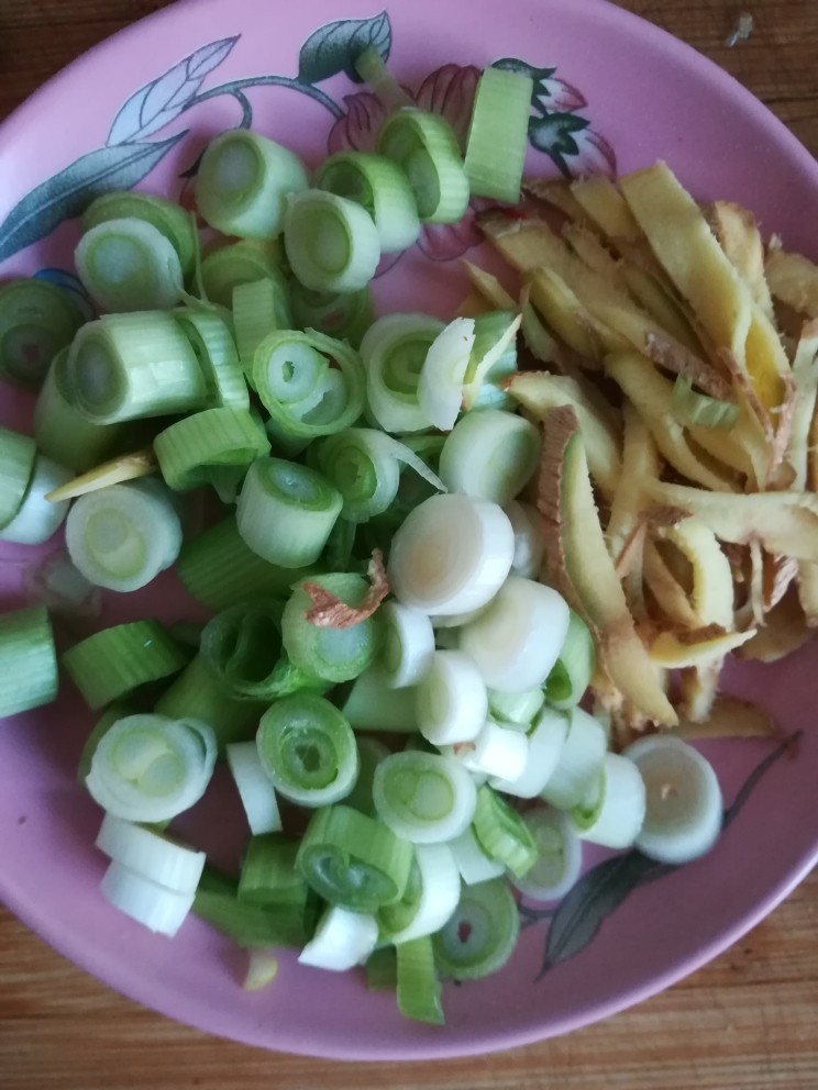 小鸡🐥炖蘑菇,葱花姜备用