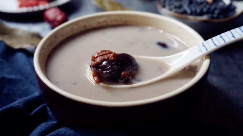 黑豆奶露,牛奶不宜久煮,营养会流失。