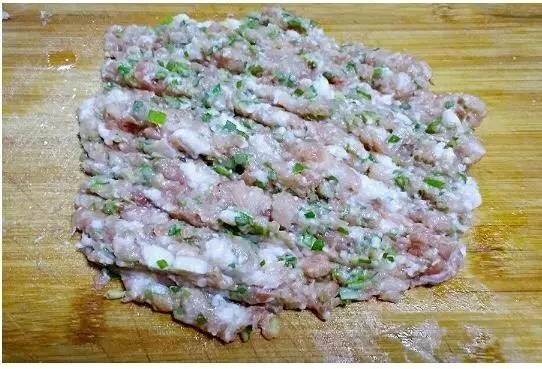 彩色果疏馄饨,继续剁成肉泥!