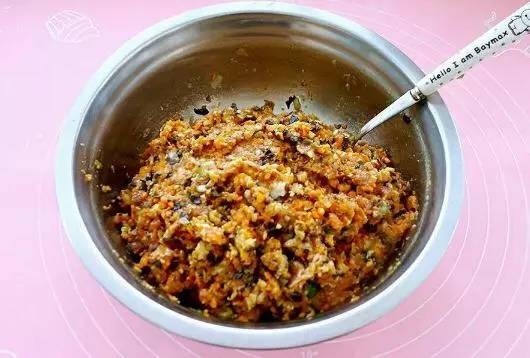 彩色果疏馄饨,拌匀,备用。