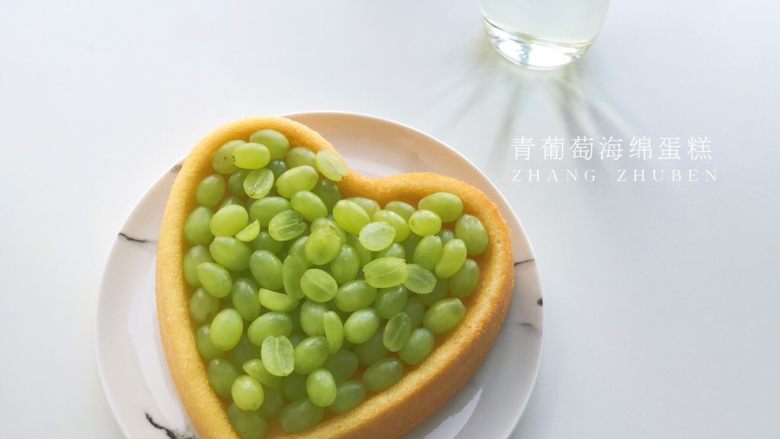 青葡萄海绵蛋糕,青葡萄可以抗病毒、防癌治疗贫血哦,多吃对身体好~