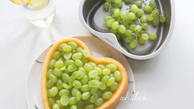 青葡萄海绵蛋糕,成品图