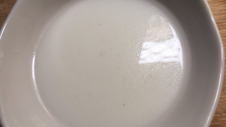 茄汁带鱼,生粉加水调成水淀粉