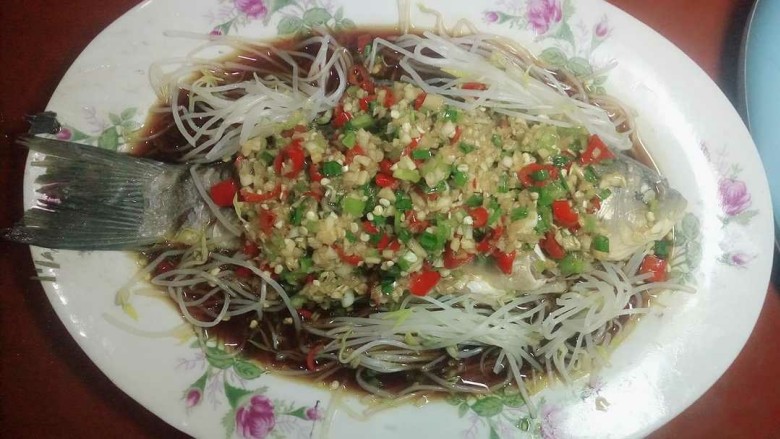 凉拌鲫鱼,这是我和LG的,辣欢天鲫鱼