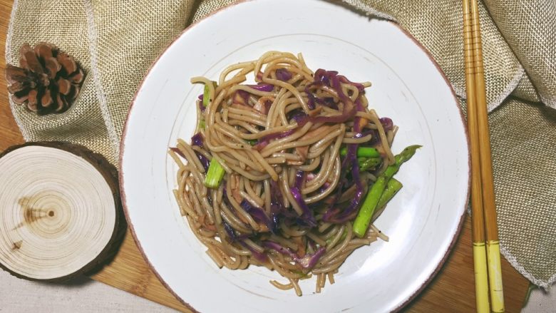 米线花样吃—黑椒炒米线,关火,盛出食用