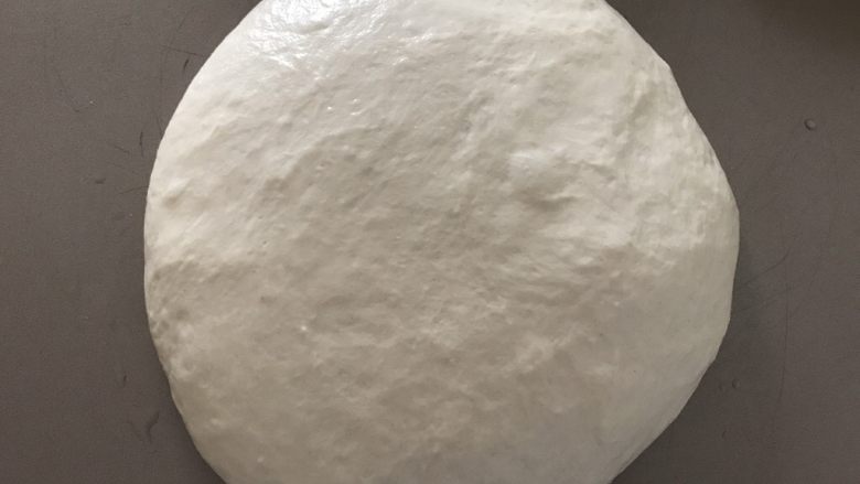 天然酵母面包~无油无糖,室温发酵至两倍大,我的酵种比较活跃,今天27度发了一个半小时就好了。