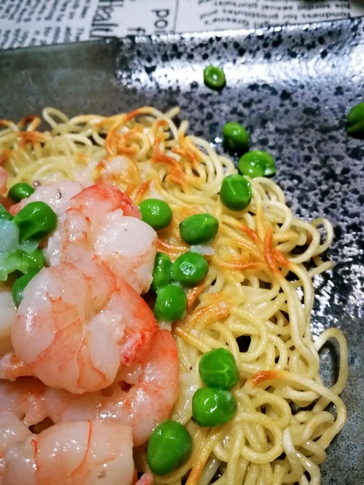 花样面条+虾仁两面黄,超美味👍
