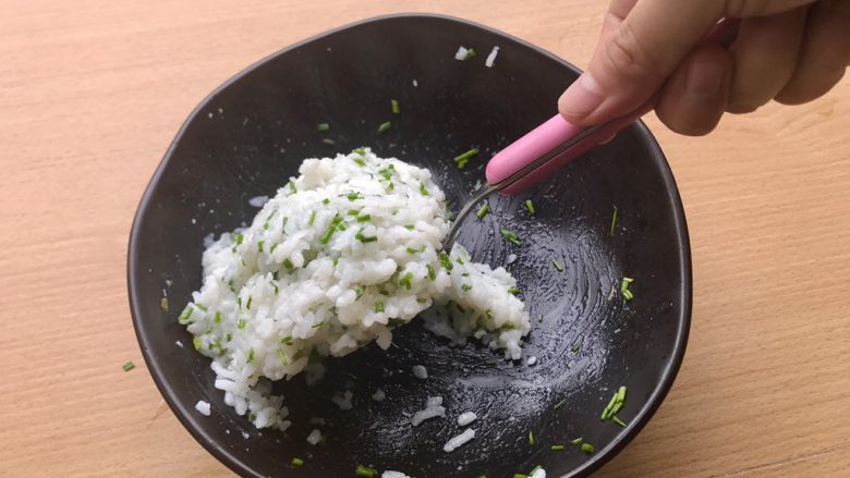 香甜米饭-葱香粢饭糕,直到像这样能一勺挽起整一块就好了。