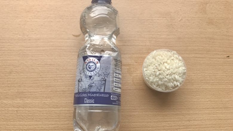 香甜米饭-如何蒸好一碗饭,一杯米,半瓶矿泉水准备好。蒸米饭要用矿泉水,古人更是追求山泉水蒸出来的醇香。