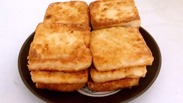 #吃豆腐#鱼香豆腐,逐一煎好的豆腐块