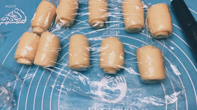 苏式五仁月饼(少油版),完成后盖膜松弛10分钟