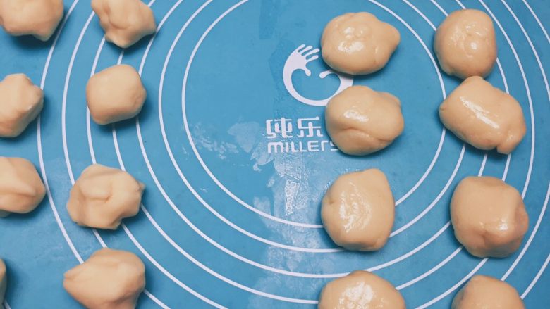 苏式五仁月饼(少油版),分割水油皮和油酥面团各10份