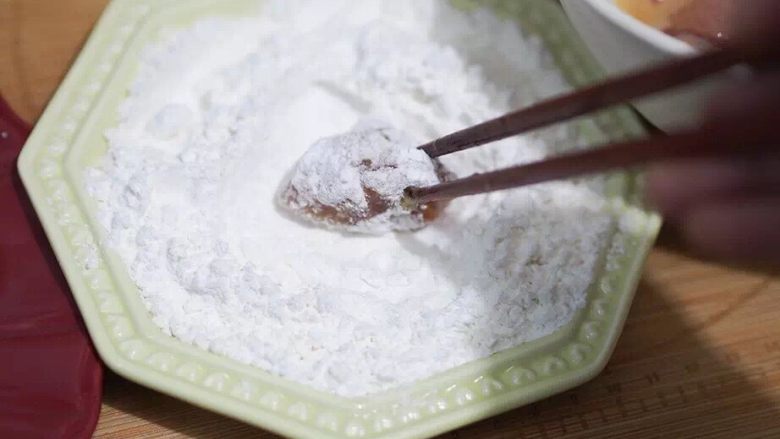 菠萝咕噜,再裹上一层淀粉