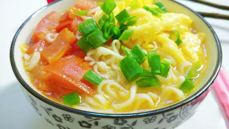 花样面条+西红柿鸡蛋面,好好吃!