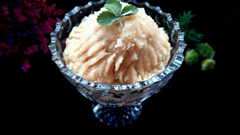 Diy月饼馅料~莲蓉馅,<a style='color:red;display:inline-block;' href='/shicai/ 674'>莲子</a>清热败火,用它来做月饼更加的健康,养生,而且莲蓉口感细腻,令人回味无穷!