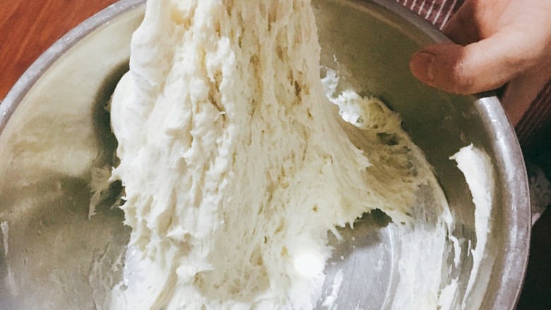 肉夾馍,开始做白吉馍:将所有面饼材料和成面团,放在温暖处发酵四十分钟,这是发好面团!