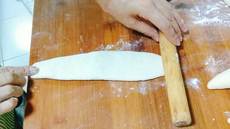 肉夾馍,擀成长片!