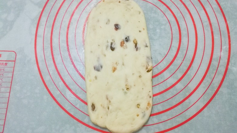 老面核桃软欧,然后擀成长面皮;