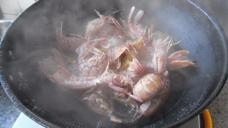 黄酒皮皮虾, 再煮1分钟即可关火 