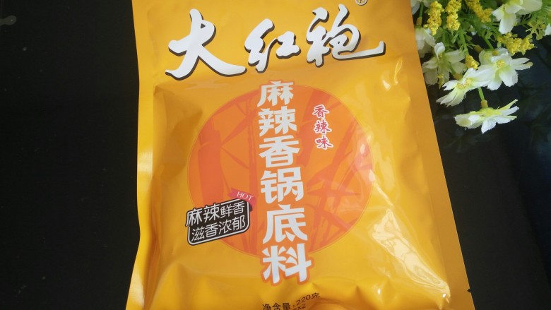 香辣小鱿鱼,麻辣香锅底料,这个味道挺不错的,不会太辣