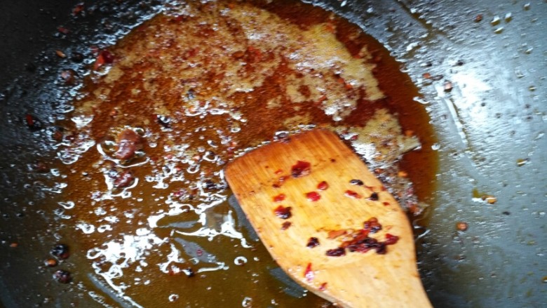 潇大妈-回锅肉,肉装盘里,油不得少于上图。
