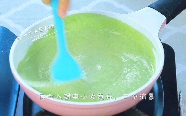 荷兰豆芦笋浓汤 宝宝辅食,土豆+牛奶,再倒入锅中小火煮开,二次消毒。
