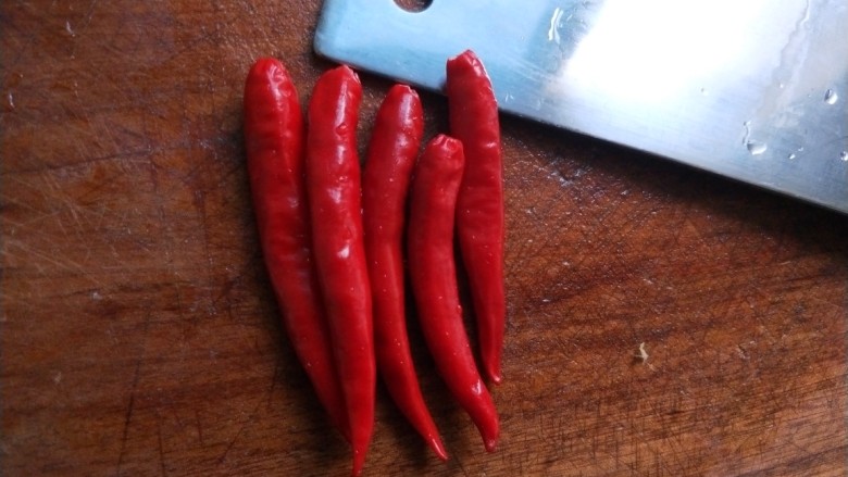 泡椒凤爪,小米椒切段