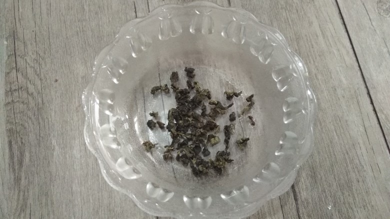 茶香卤猪蹄,最重要的差点忘了ㄟ( ▔, ▔ )ㄏ
茶叶茶叶茶叶茶叶茶叶茶叶茶叶
不要加太多哈,直接扔锅里,太多容易涩。就5-8克这样就可以啦。
什么茶都可以,不要告诉我要奶茶哈哈哈。