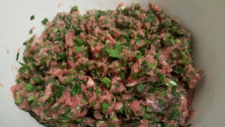 蛋抱韭菜饺子,拌均匀就可以,