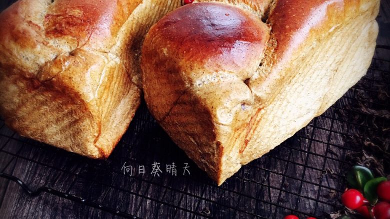 伯爵浆果吐司,入炉175°C35-40min左右,具体时间温度根据个人烤箱而定。