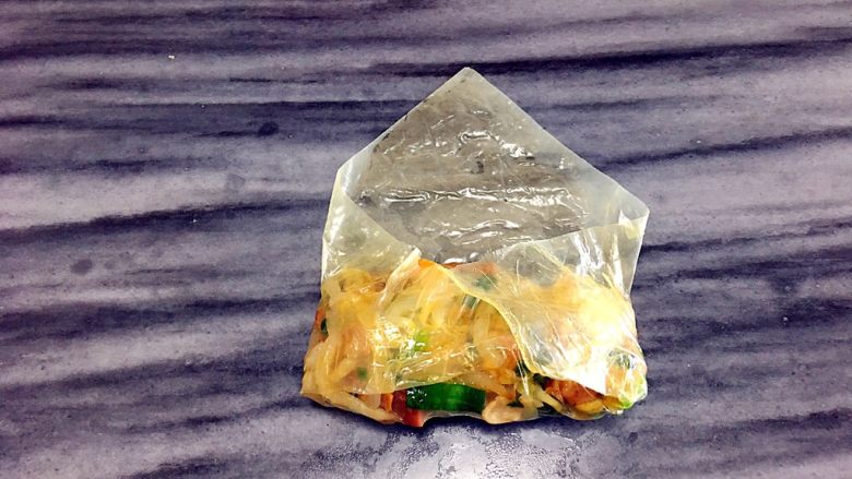 客家腐皮卷,左右折过来(如图)