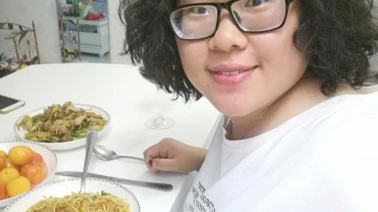 花样面条+鸡翅意面,大厨也很漂亮,哈哈😄,我最喜欢意面里面的豌豆,真的是面面的。