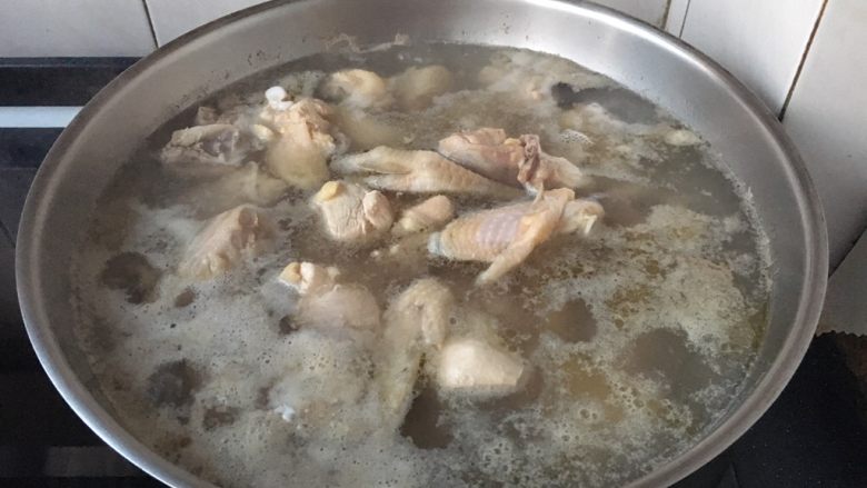 红烧鸡块,大火煮开,煮约5分钟左右。