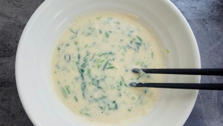 快手早餐~菠菜鸡蛋饼,搅拌城糊状