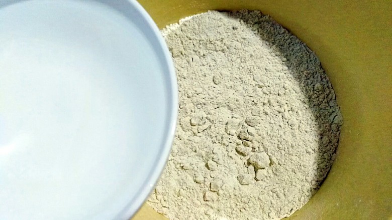 八珍糕,温水和面,使成品软糯中带着韧劲
