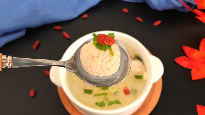 冬瓜粉丝肉丸清汤,最后,拍个特写,开吃!