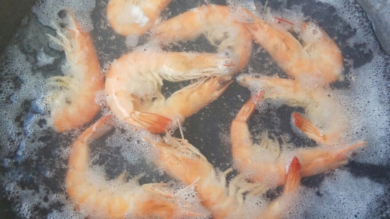 宝宝辅食~鲜虾松,大虾变色就是好了
