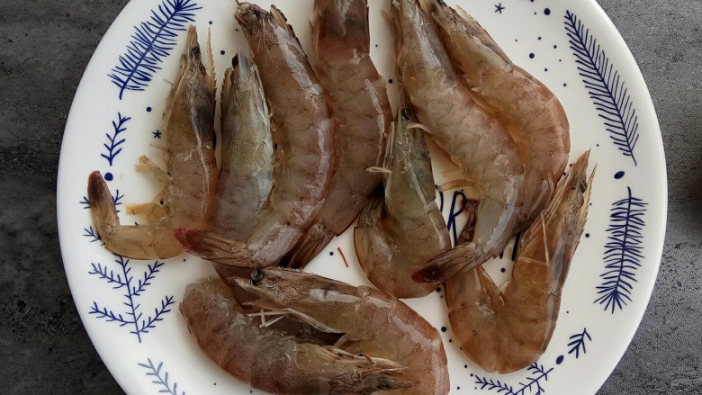 宝宝辅食~鲜虾松,挤上少许柠檬汁腌制一会儿(去去腥)
