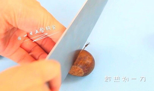 板栗泥 宝宝营养辅食,好吃又营养,趁热划一刀。