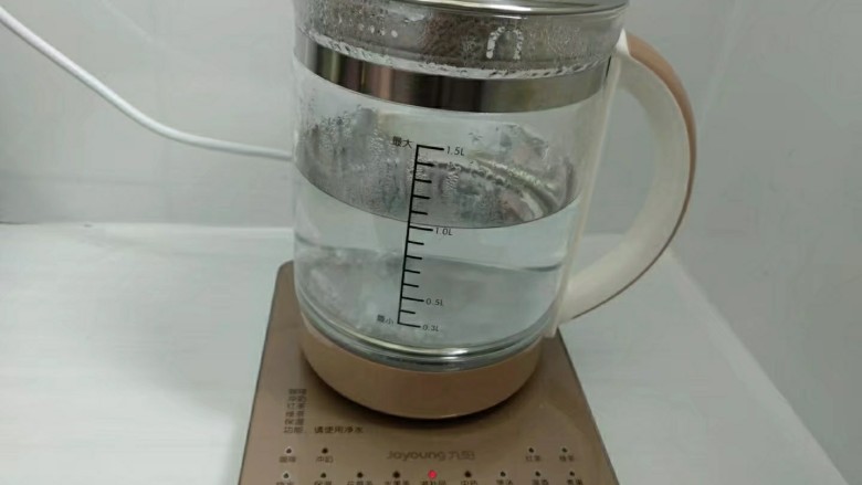 紫薯西米露,养生壶注入1000毫升清水,选择滋补品功能。