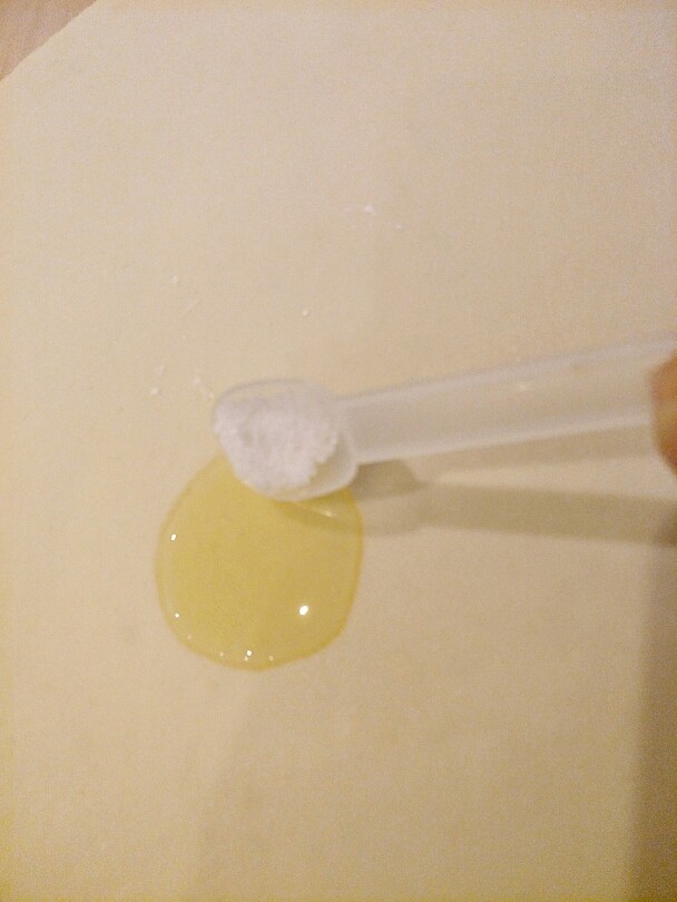 #咸味#+牛肉罩饼,发酵好后把面擀开,抹上油和盐,抹均匀