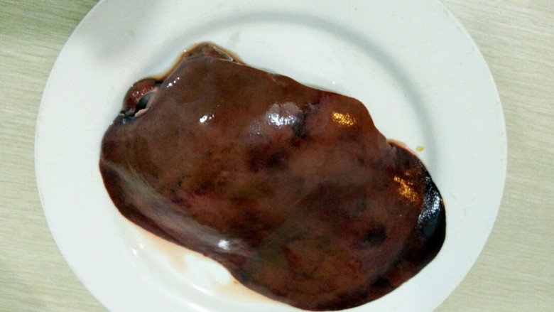 卤制蒜泥猪肝,<a style='color:red;display:inline-block;' href='/shicai/ 419'>猪肝</a>洗净,泡2个小时