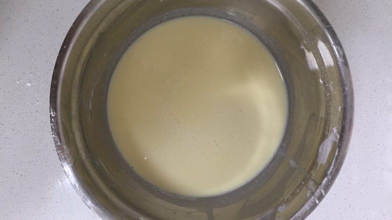 法式超薄千层
,过筛三遍面糊的状态
