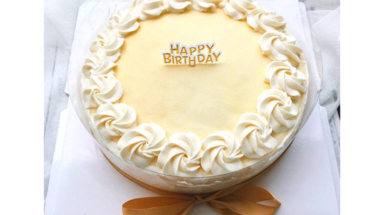 法式超薄千层
,然后装饰自己的喜欢的款式就行～
这个用的是1M花嘴