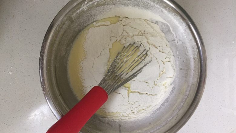 法式超薄千层
,粉类倒入之前的鸡蛋液里面