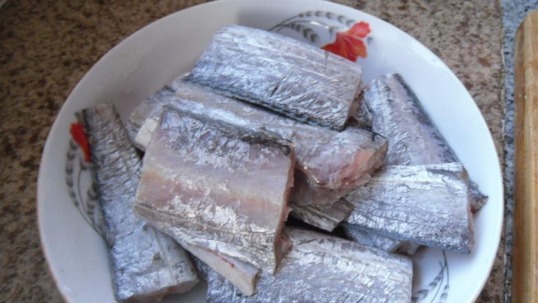 家常烧刀鱼, 均匀切段
