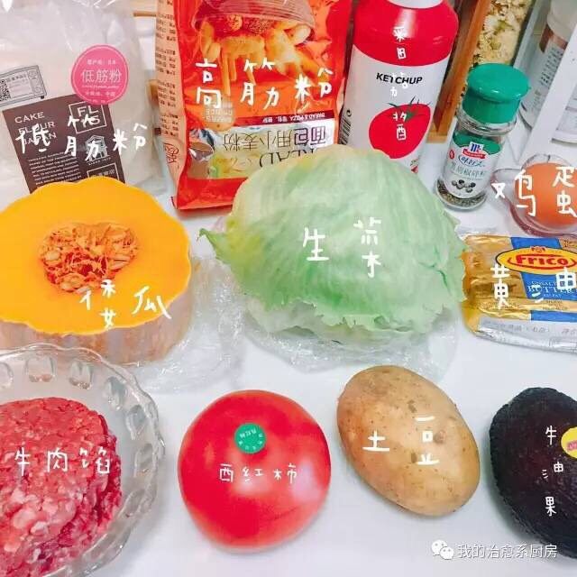 比卡丘汉堡,Step1 蒸老倭瓜
我用的是老倭瓜 大家也可以选用南瓜 主要用于面团的上色。蒸的一定要烂 可以用筷子试一下 不用力一下就扎透了就表示蒸好了。取出 放凉。
Step2 揉面 发面 面饼的烤制
<a style='color:red;display:inline-block;' href='/shicai/ 550'>高筋面粉</a> <a style='color:red;display:inline-block;' href='/shicai/ 548'>低筋面粉</a> 混合好 ,放入盆中。酵母 <a style='color:red;display:inline-block;' href='/shicai/ 3729'>白糖</a>放在一边,<a style='color:red;display:inline-block;' href='/shicai/ 1118'>蛋液</a> 盐放在另一边 ,温<a style='color:red;display:inline-block;' href='/shicai/ 156925'>水</a>浇在酵母这边 ,加入放凉的瓜快,混合好,揉成带有面筋的面团。
